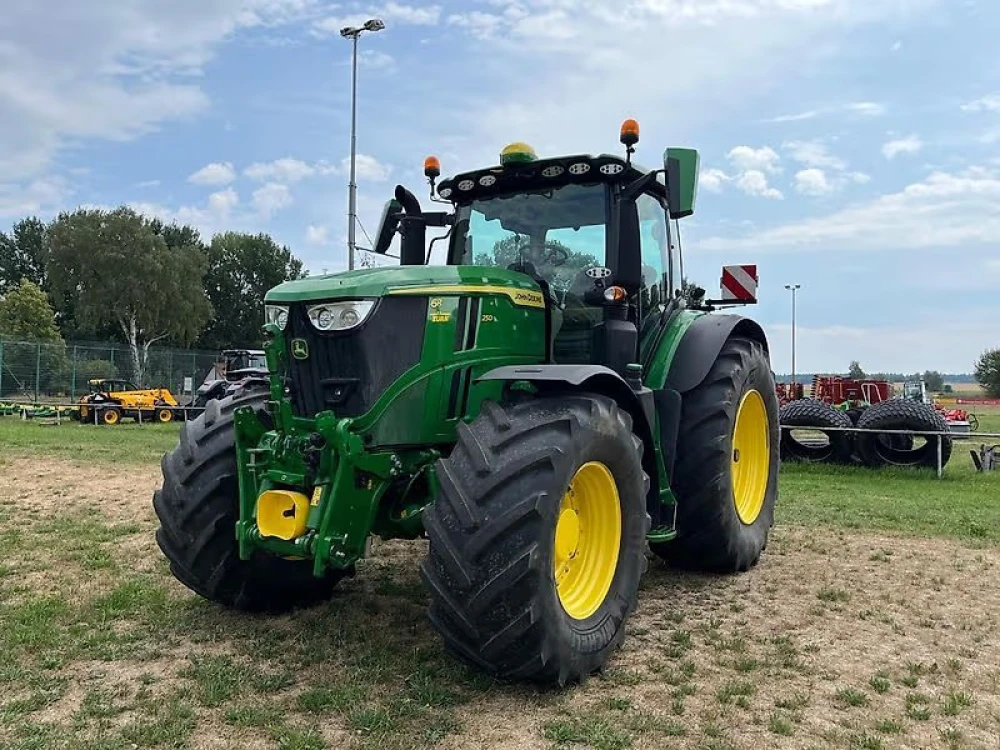 John Deere 6R250 d'occasion — photo 1