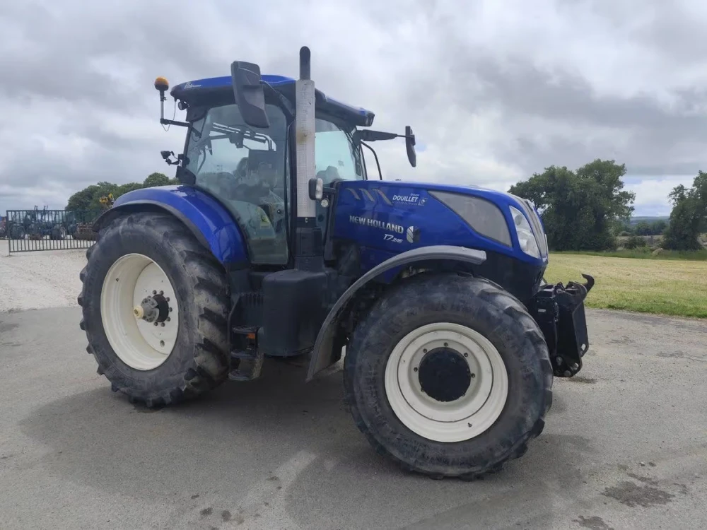New Holland T7 245 AC d'occasion — photo 1
