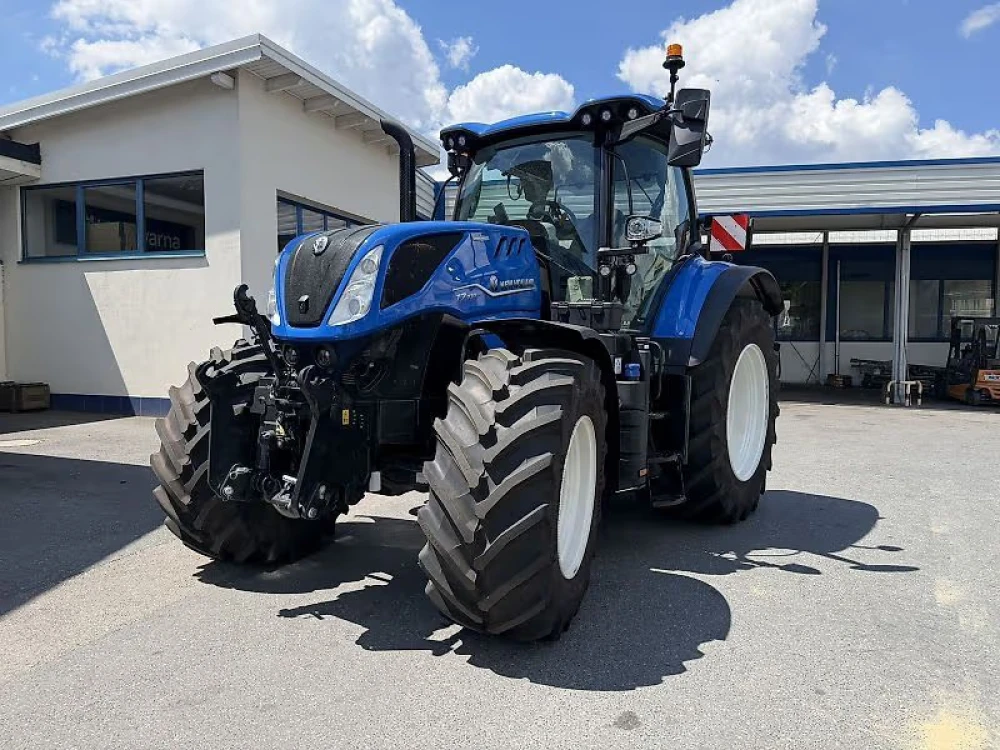 New Holland T7.230 PLM AUTO COMMAND d'occasion — photo 1