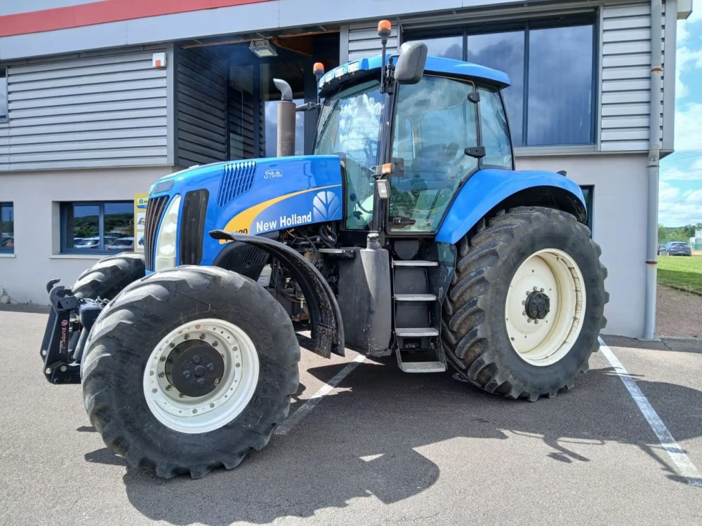 New Holland T8020 d'occasion — photo 1