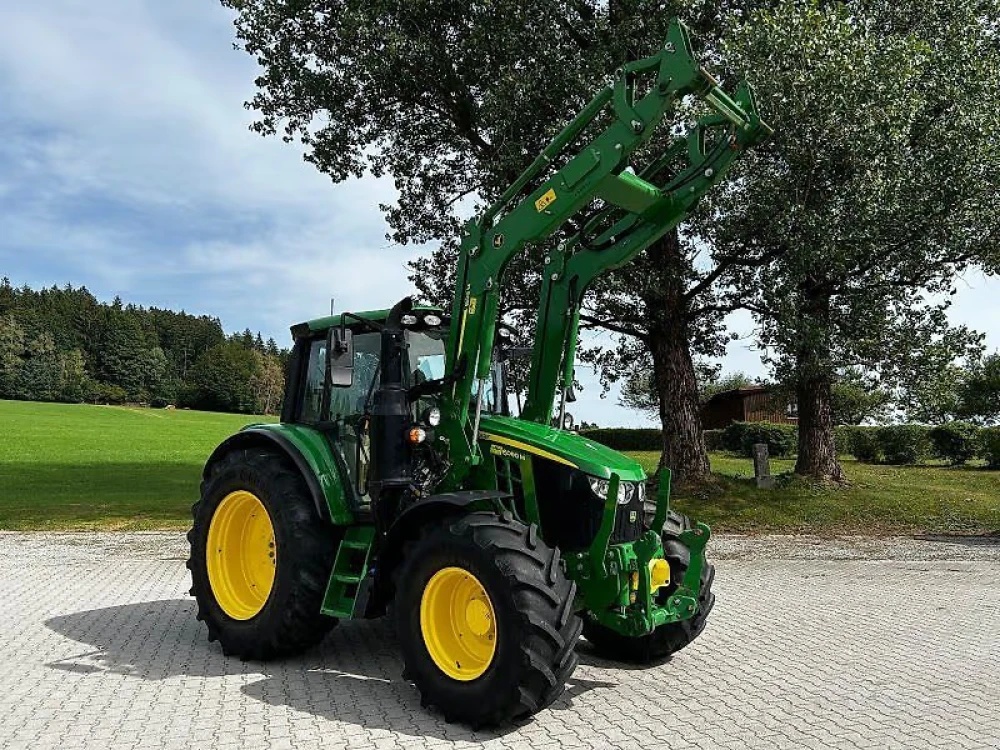 John Deere 6090M d'occasion — photo 1