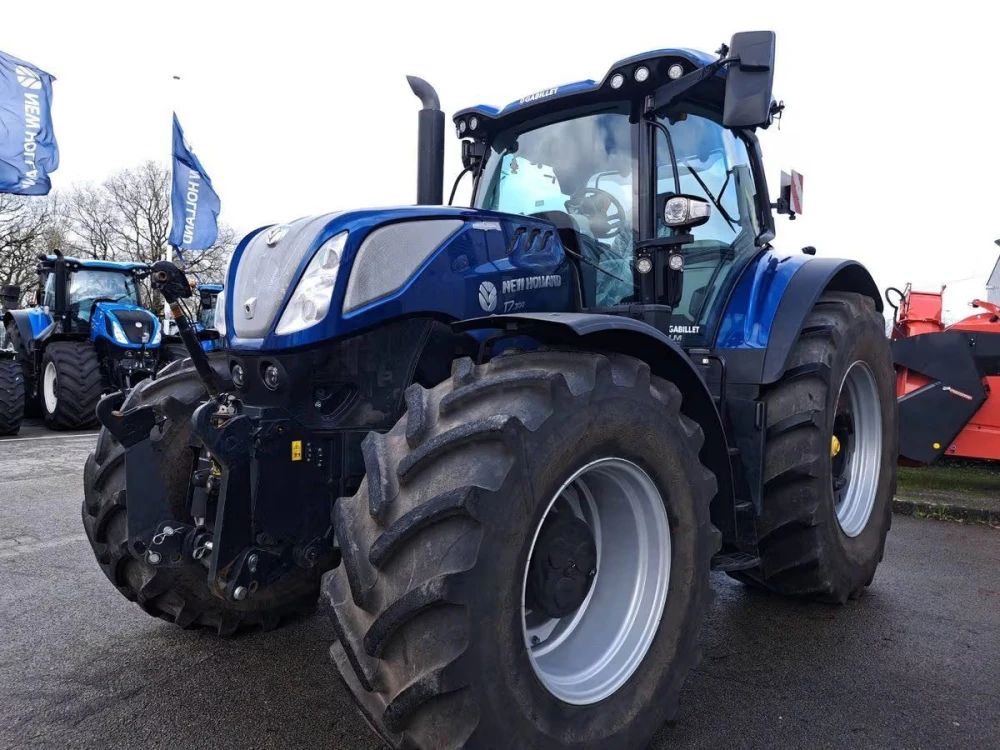 New Holland T7300AC d'occasion — photo 1