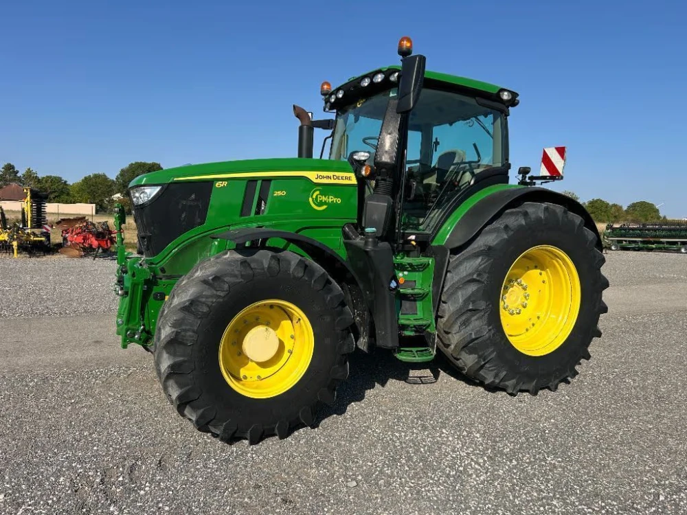 John Deere 6R250 d'occasion — photo 1