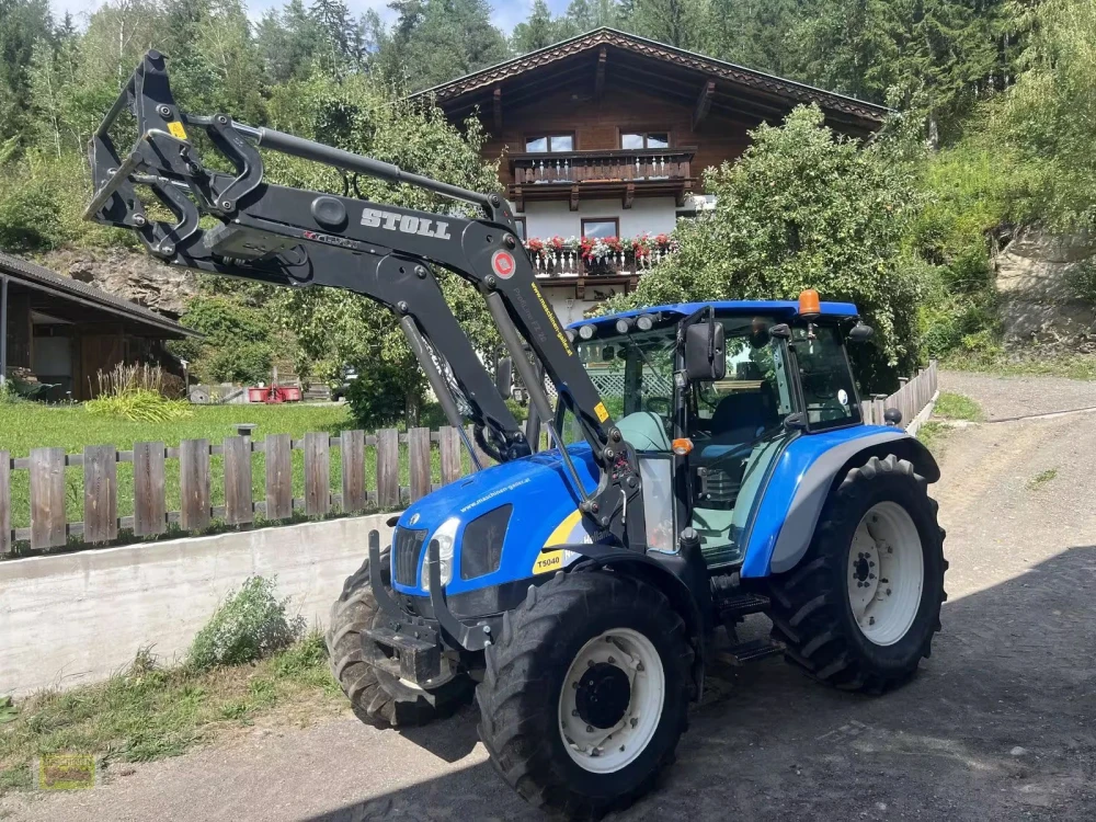 New Holland T5040 d'occasion — photo 1