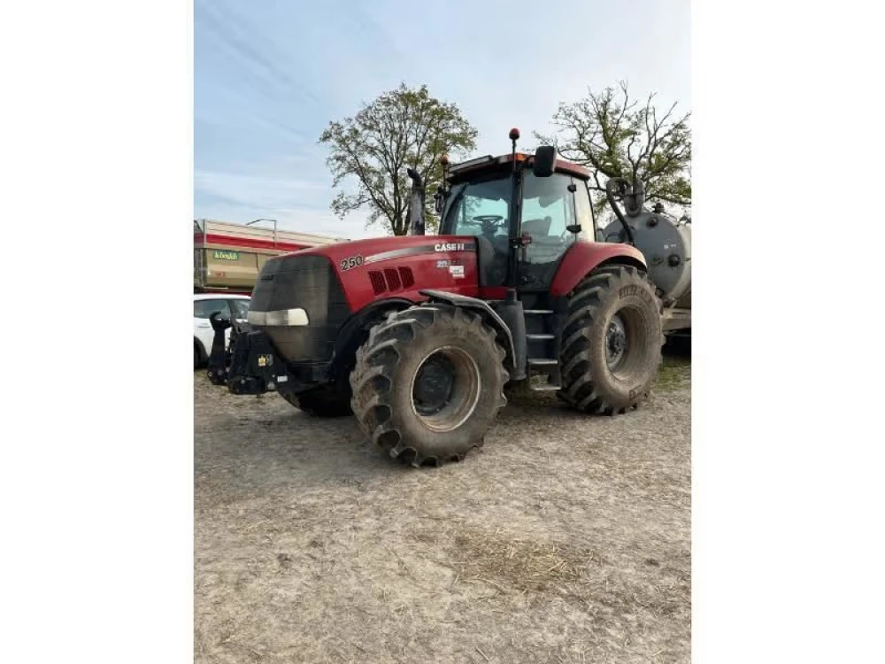 Case IH MAGNUM 250 d'occasion — photo 1