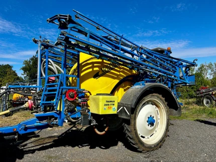 Pulvérisateur traîné - 3000L - 2012