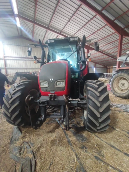 Tracteur agricole - Tracteur agricole - 122CH - 4400H - 2012