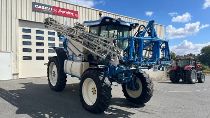 Pulvérisateur automoteur - 3000L - 140CH - 3410H - 2011