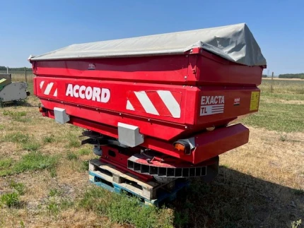 Distributeur d'engrais - 2200L - 2400CM - 2007
