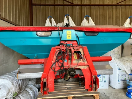 Distributeur d'engrais - 1500L - 2800CM - 2005