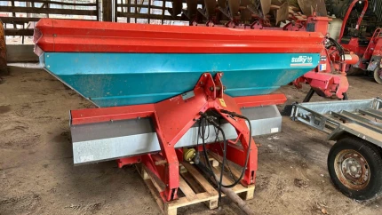 Distributeur d'engrais - 1500L - 2400CM - 2002