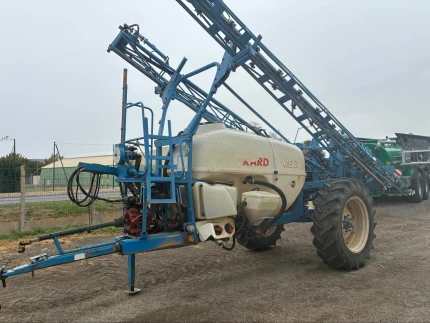 Pulvérisateur traîné - 2800L - 2005