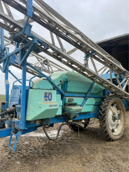 Pulvérisateur traîné - 4000L - 2003