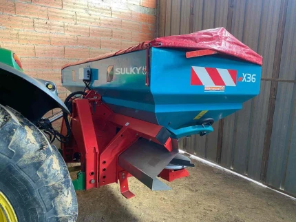 Distributeur d'engrais - 2500L - 2100CM - 2010