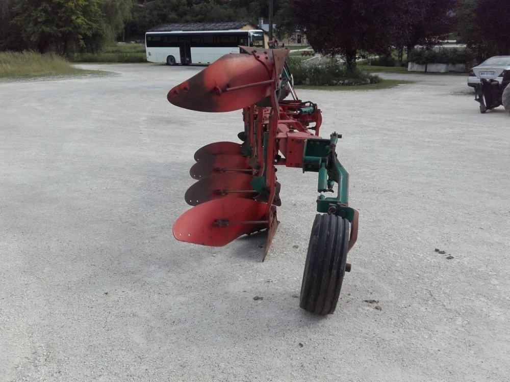 Kverneland 4 CORPS d'occasion — photo 5