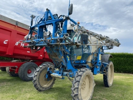 Pulvérisateur automoteur - 3000L - 140CH - 3555H - 2009
