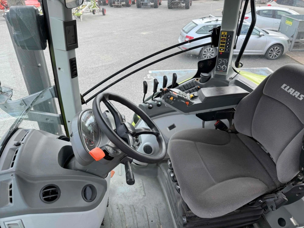 Claas AXION 820 CIS d'occasion — photo 12
