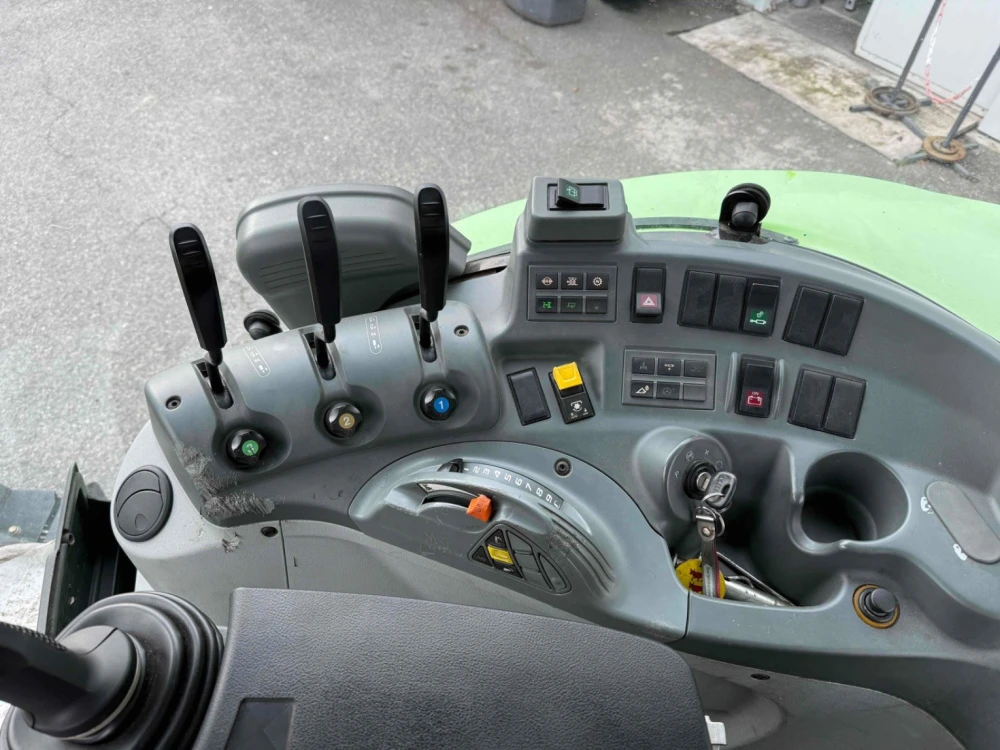 Claas ARION 420 MUNICIPALIT d'occasion — photo 12