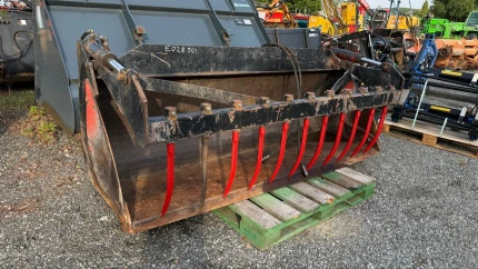 Godet multi-services - 245CM - 2010