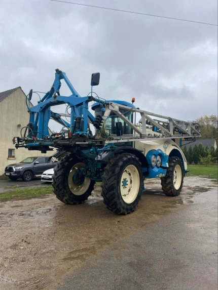 Pulvérisateur automoteur - 3900L - 170 CH - 6368H - 2005