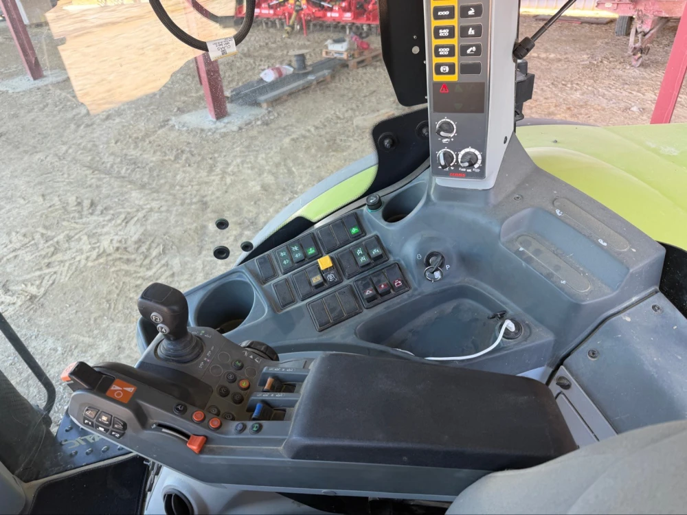 Claas ARION 630 CMATIC d'occasion — photo 11