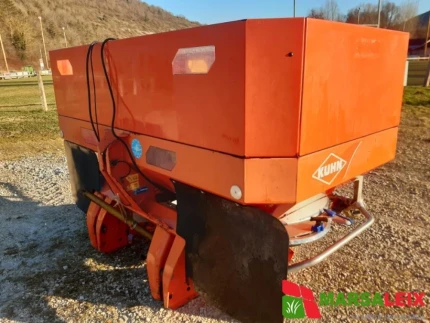 Distributeur d'engrais - 2500L - 1800CM - 2008