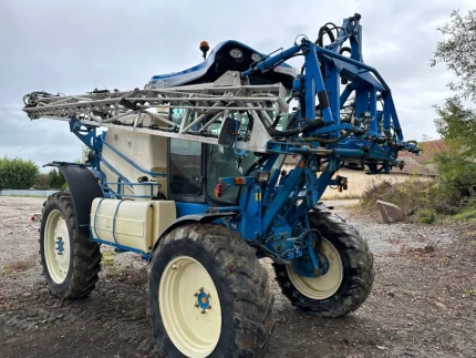 Pulvérisateur automoteur - 3000L - 140CH - 3550H - 2011