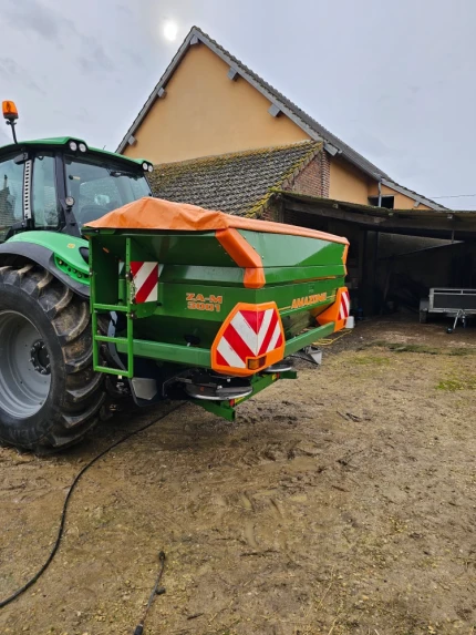 Distributeur d'engrais - 24M - 3000L - Double disque - 2010