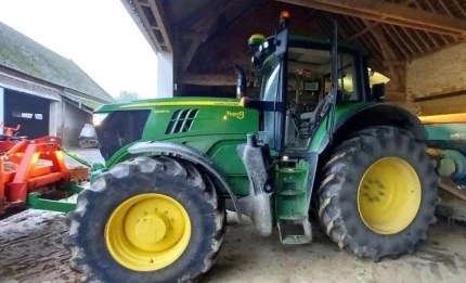 John Deere 6195M