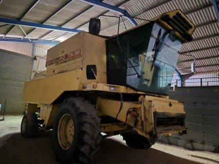 Moissonneuse batteuse - 240CH - 3850H - 1990