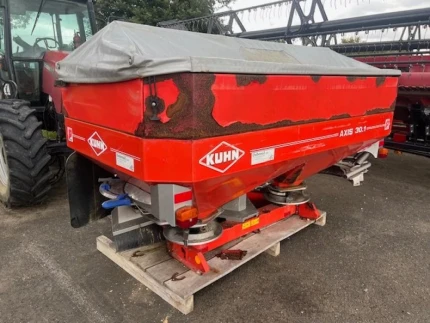 Distributeur d'engrais - 2200L - 2400CM - 2006